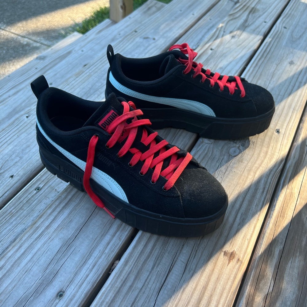 PUMA suede  platform sneakers size 10 / black
